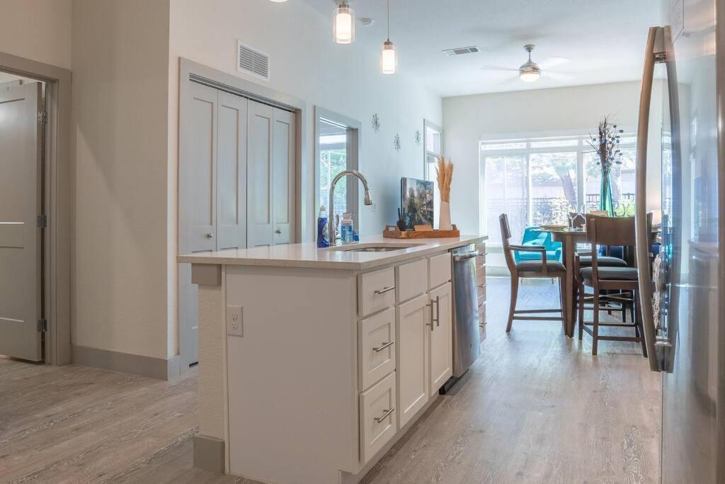 Beautiful Riverwalk Apt With Full Amenities, King Bed & Free Parking Σαν Αντόνιο Εξωτερικό φωτογραφία